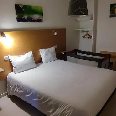 ホテル Le 15 Perigueux Proximite A 89 Coulounieix-Chamiers