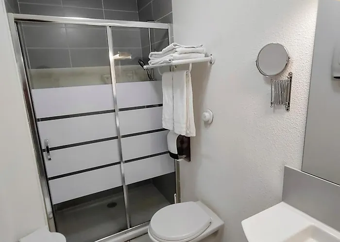 Le 15 Perigueux - Proximite A 89 Hotel 2*
